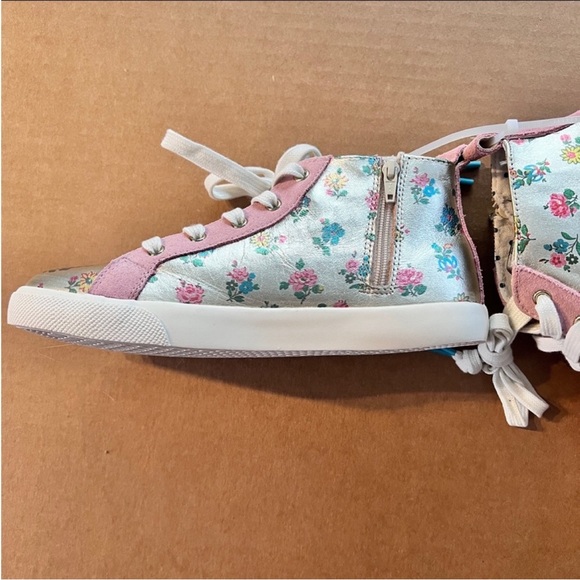 Mini Boden Floral Sheen Sneakers - Picture 3 of 5